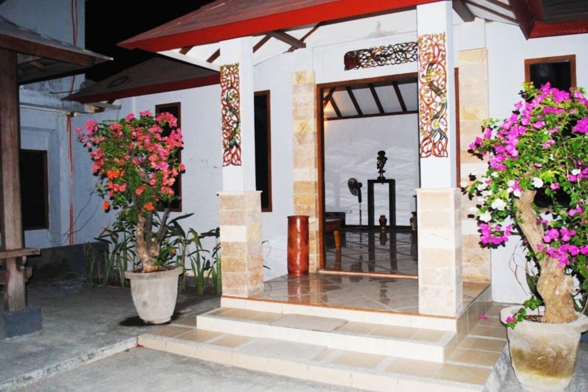 Lombok Beach Hotel Montongbuwoh 外观 照片