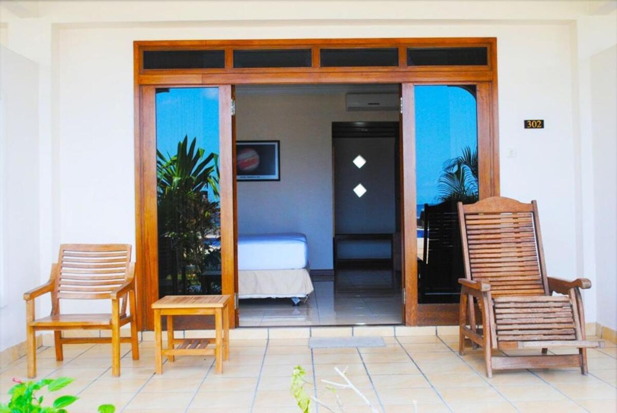 Lombok Beach Hotel Montongbuwoh 外观 照片
