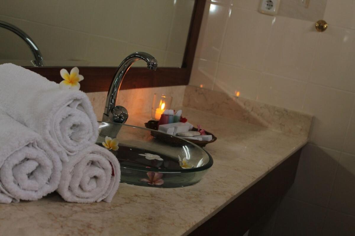 Lombok Beach Hotel Montongbuwoh 外观 照片
